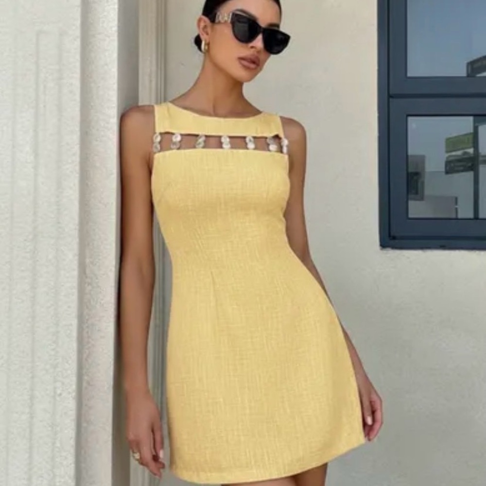 Sleeveless Yellow Mini Dress with Decorative Cutout